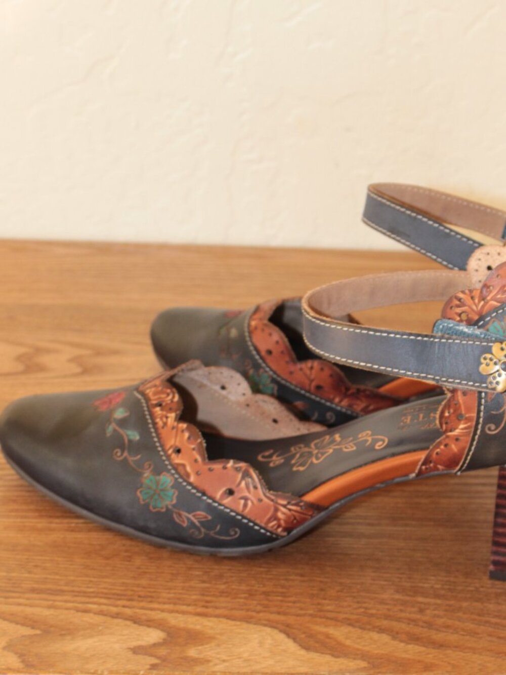 L’Artiste Spring Step Navy Floral Mary Jane Heels NIB - Picture 7 of 8